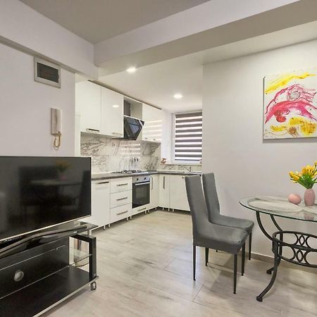 Old Town Apartments In City Center Пула Екстериор снимка