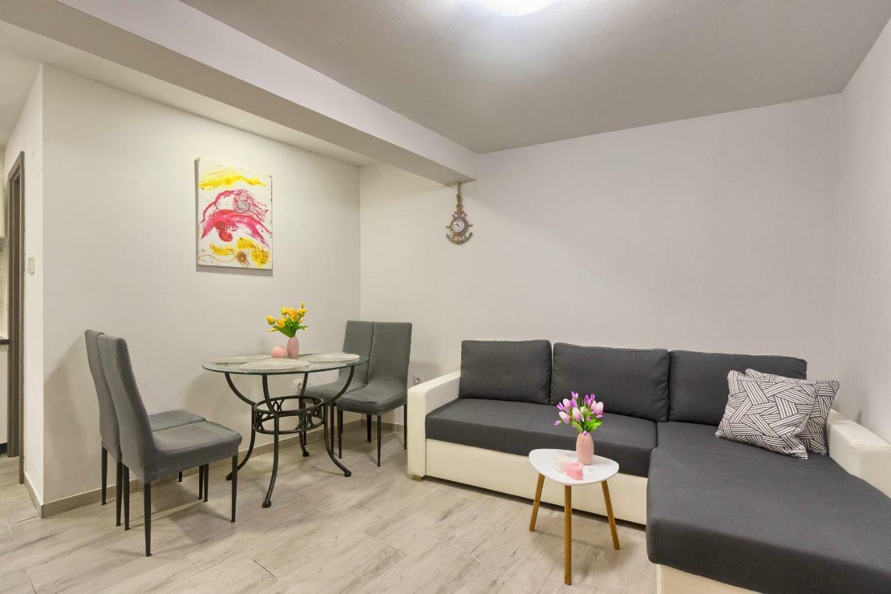 Old Town Apartments In City Center Пула Екстериор снимка