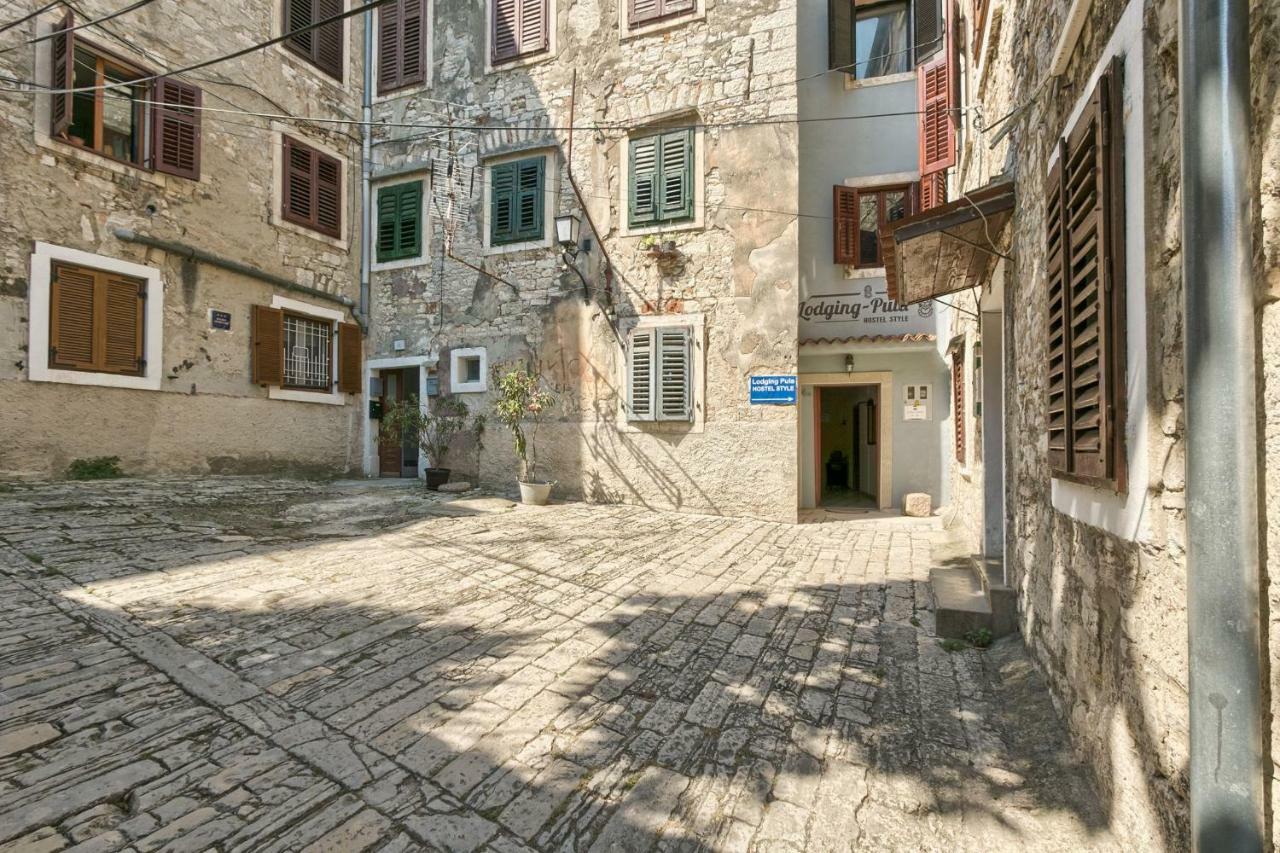 Old Town Apartments In City Center Пула Екстериор снимка